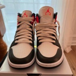 Jordan 1 Mid SE "Lt Orewood Brown/Newsprint/Bright Crimson" Women's Shoe